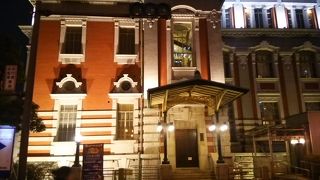 オフィス街に佇む国の重要文化財