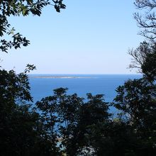 斎場御嶽の久高島遥拝所から見た久高島