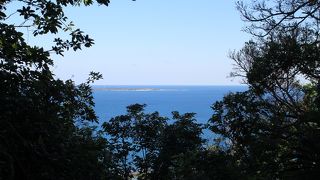 琉球創世の女神アマミキヨが降臨したとされる島