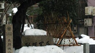 アオーレ長岡の隅にある感じで城跡としての面影はない