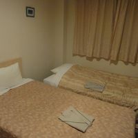 奥は３人用のソファーベッド