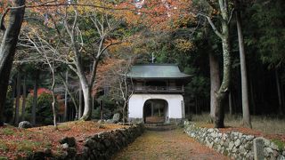 静かな山寺です