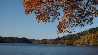 未舗装の道をたどって秘境と呼べるチミケップ湖へ　