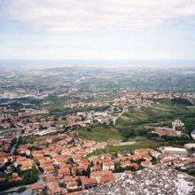 市庁舎広場からの眺望。アドリア海も見えます。