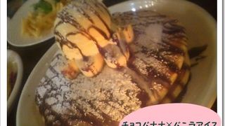 大きなパンケーキのおしゃれカフェ