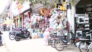 残念ながら内部は工事中でした