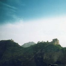 車窓から、長城が見えてきました