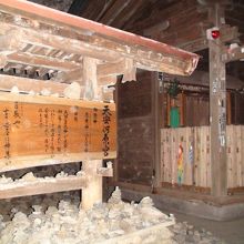 神々が集合した洞窟