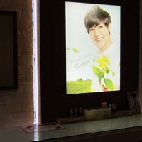 エレベーターを降りるとヒョンジュンがお出迎え♪