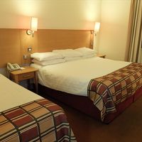 飾り気が無くシンプルな客室。