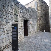 12世紀のロマネスク様式の浴場