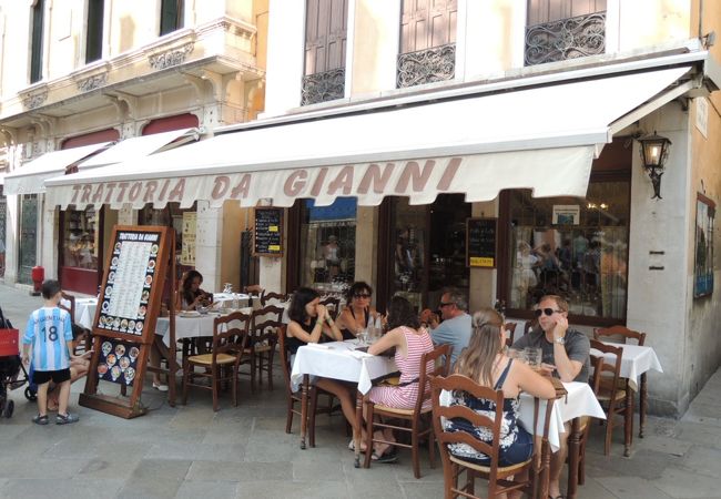 典型的な観光客向けのお店ですが…