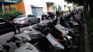 地下の食品スーパーで楽しくショッピング