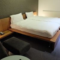 シンプルなインテリアながら、センスのよさが感じられる客室。