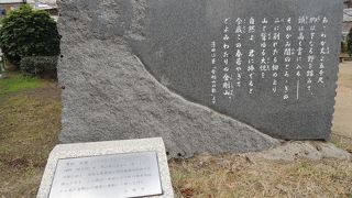 公園にポツンとある文楽碑