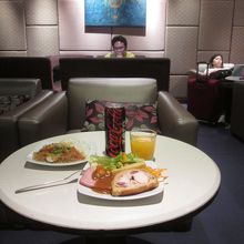 ロイヤルシルクラウンジ (スワンナプーム空港内)