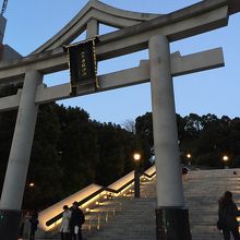 脇にはエスカレーターも