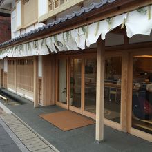 立派な店構えです。