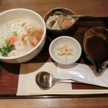 五穀粥セット：生湯葉とプリプリ海老の京風粥