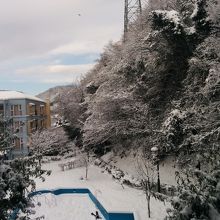 宿泊した部屋から見た、ロビーの建物です