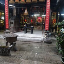 下が非常に綺麗に掃き清められているのです。