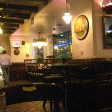 一番奥のテーブル席