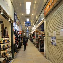 この道幅で長く続きます。