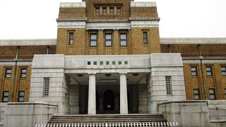 あの人気ドラマでは　「裁判所」になります