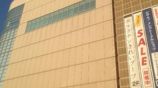 全１０フロアの大きなマルイです。ファッションは、ブランドからカジュアルまで品揃え十分です。