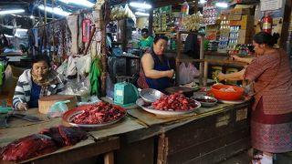 観光客が買うものはありませんが、楽しいことは確かです。