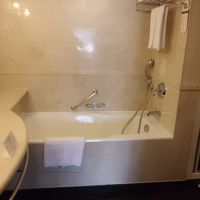 バスタブとシャワーブースは別