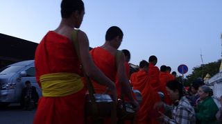 ルアンパバーンのメイン通りです。