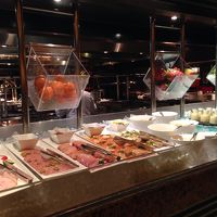 とにかく豊富な朝食