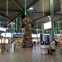 空港内、クリスマスの飾り付け