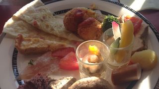 【アーティストカフェ】43Fからの眺めは◎ お安いランチバイキング