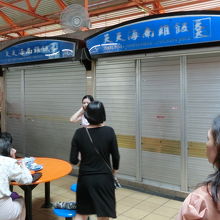 チキンライスで有名なお店が開いてませんでした