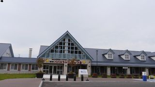 リニューアルし温泉に買い物に充実した施設に