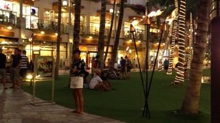 人気が高くて夜は大混雑