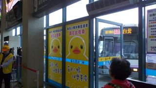 基隆行き、ダック一色