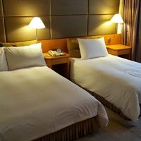 ツインのベッドとシングルのベッドで、十分な広さです。