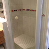 シャワーブースもあり