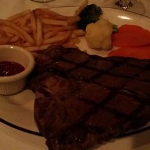 Tボーンステーキ