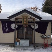 小さな神社。元旦に旅先で初詣。