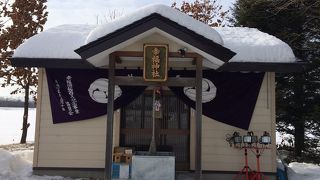 小さな神社。元旦に旅先で初詣。