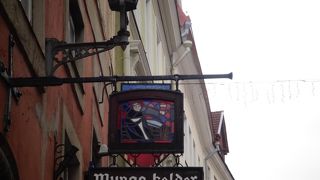 にぎわう華やか通り