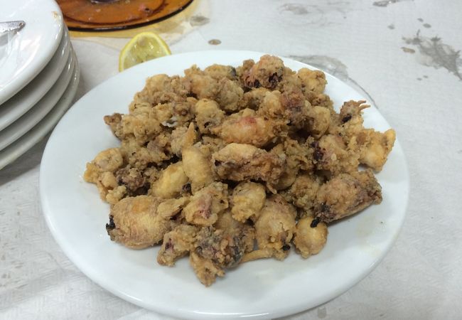 現地の人が集まるフリートの店