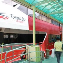 これからターボジェットに乗り込みます