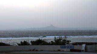 海を見晴らせる広大な公園で　駐車場無料＆入園無料