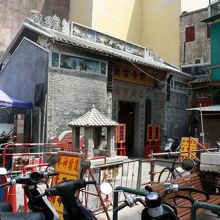 放置自転車に囲まれて