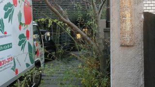 一見お寺とは思えない外観